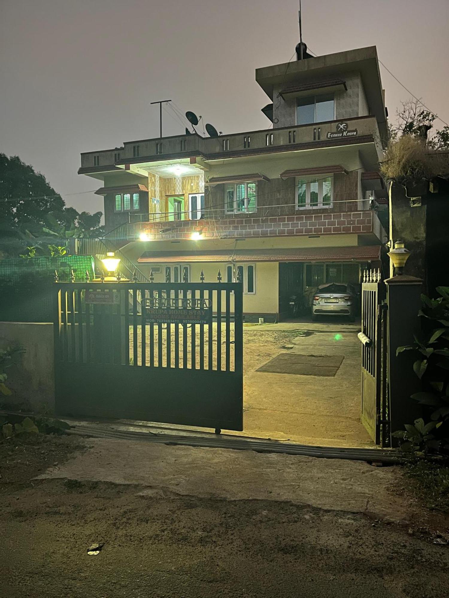 Eshwarkrupa Homestay Madikeri Kültér fotó