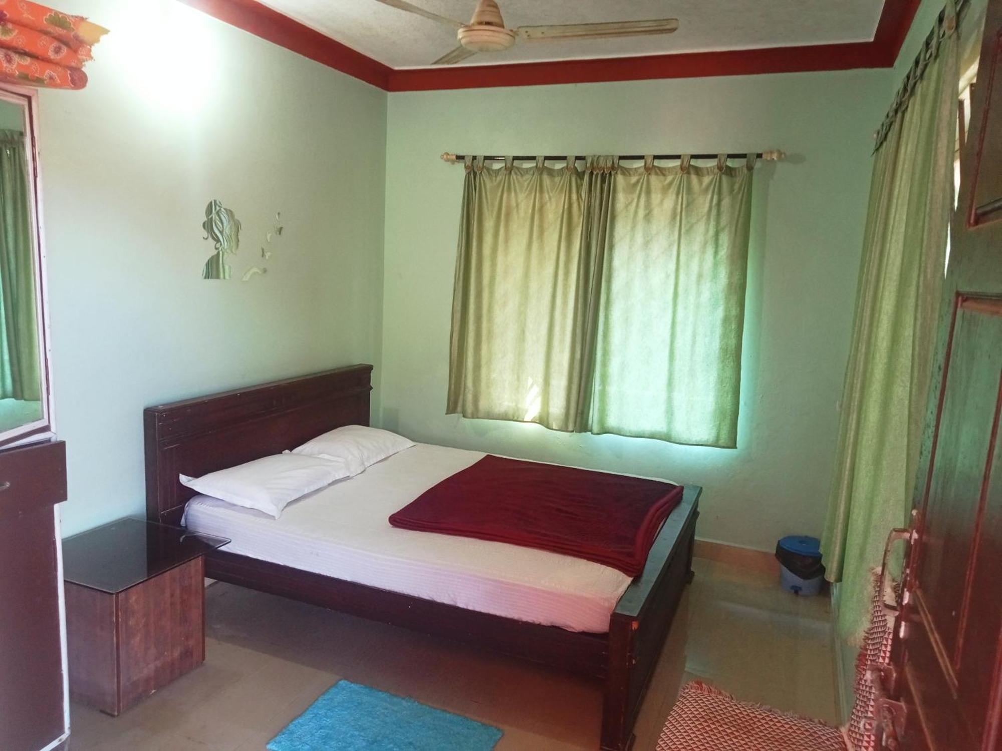 Eshwarkrupa Homestay Madikeri Kültér fotó